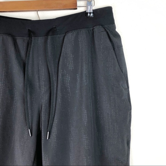 Lululemon Men's Black Drawstring Shorts - Picture 2 of 7